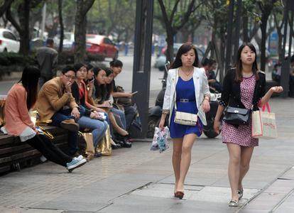 女子正上着班公司突然解散